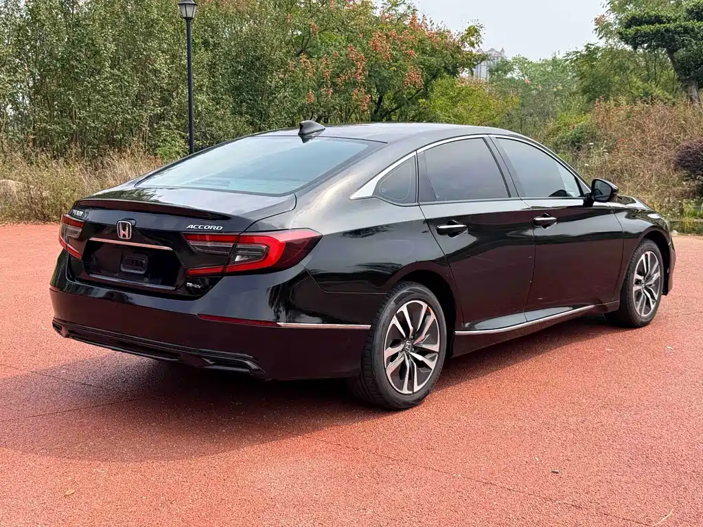 Honda Accord — фото 9