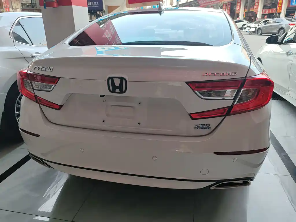 Honda Accord — фото 6
