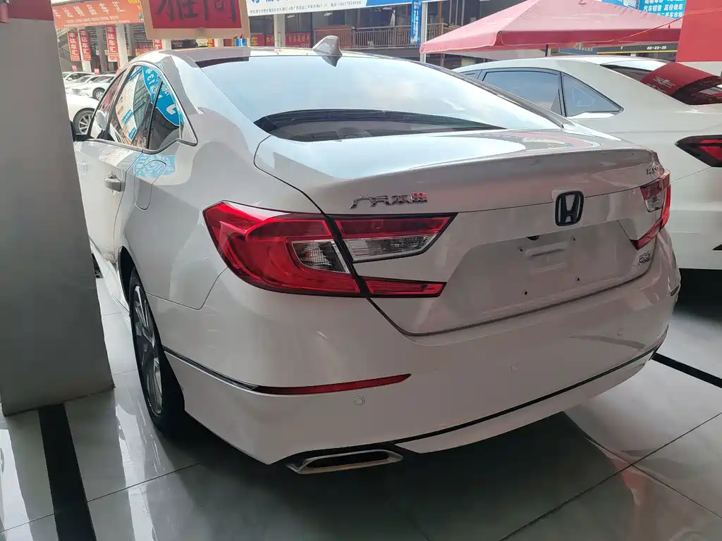 Honda Accord — фото 8