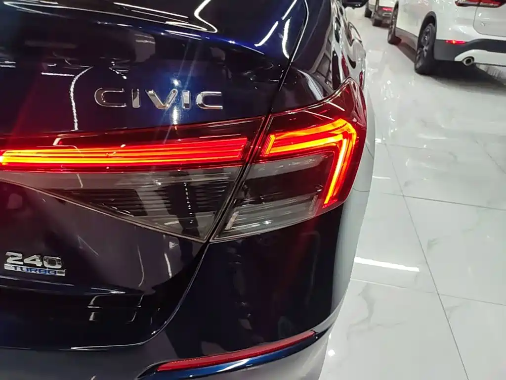 Honda Civic — фото 7