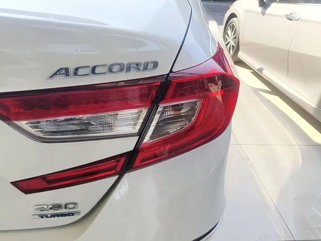 Honda Accord — фото 7