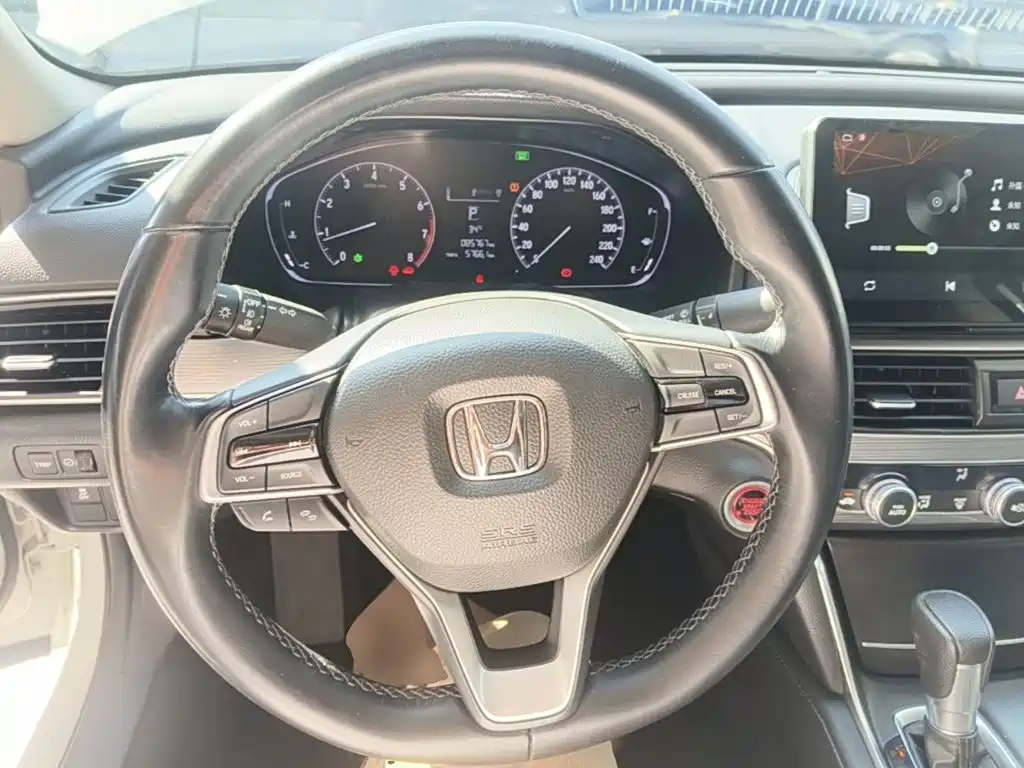 Honda Accord — фото 10