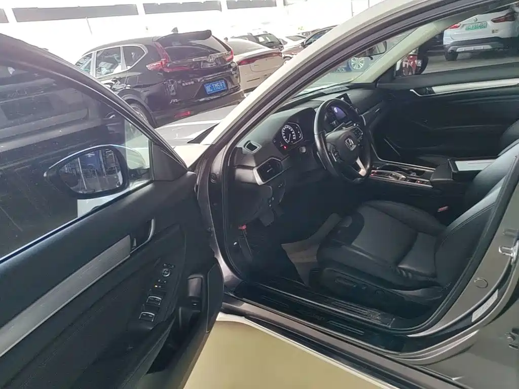 Honda Accord — фото 11