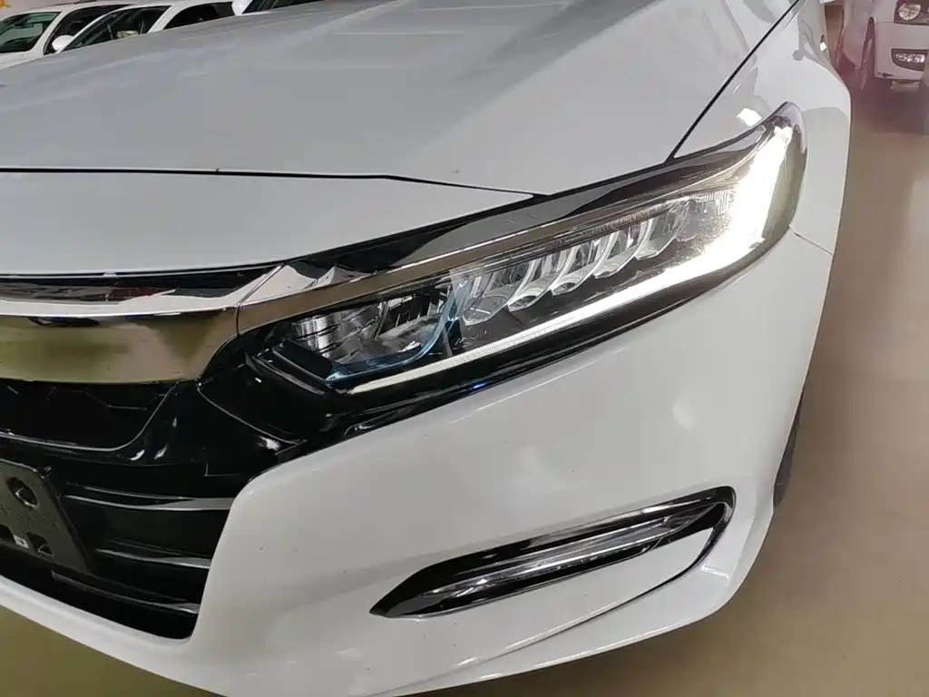Honda Accord — фото 17