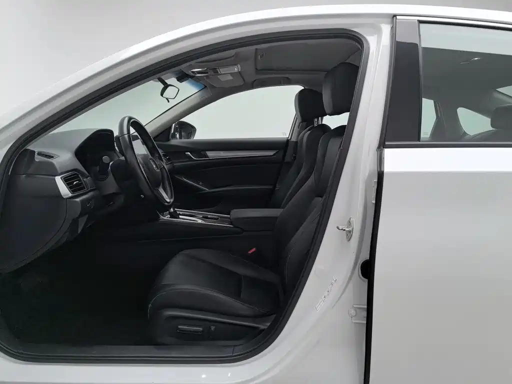 Honda Accord — фото 10