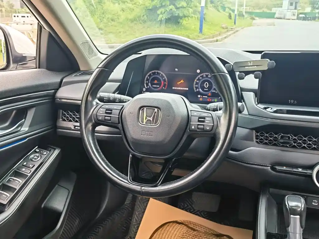 Honda Accord — фото 11
