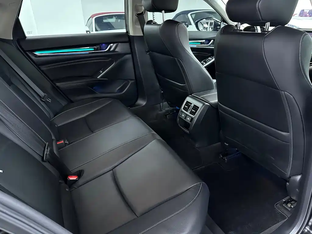 Honda Accord — фото 17