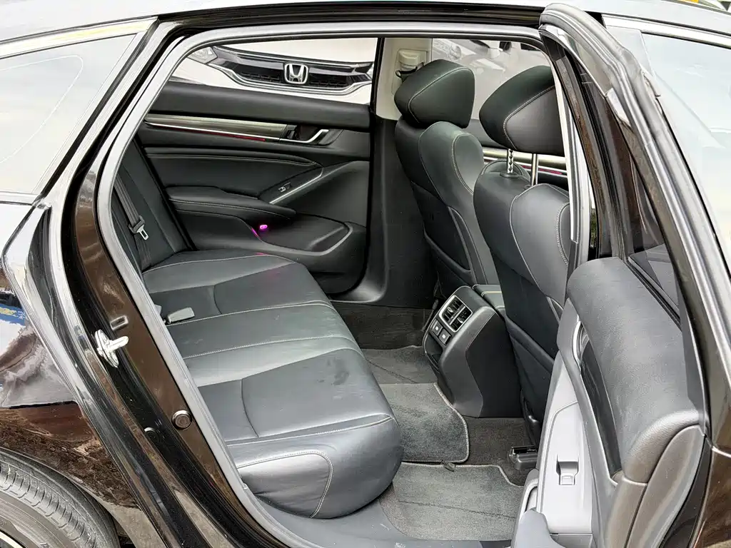 Honda Accord — фото 11