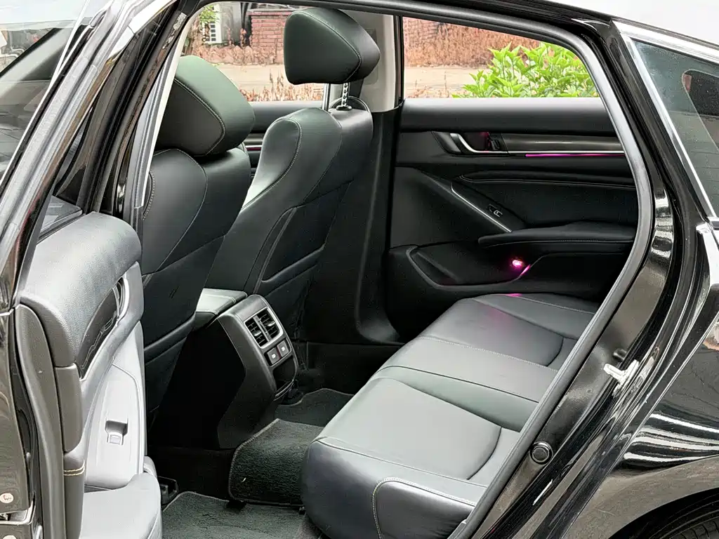 Honda Accord — фото 8
