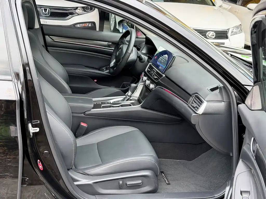 Honda Accord — фото 10