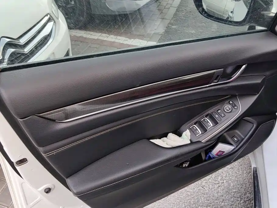 Honda Accord — фото 7