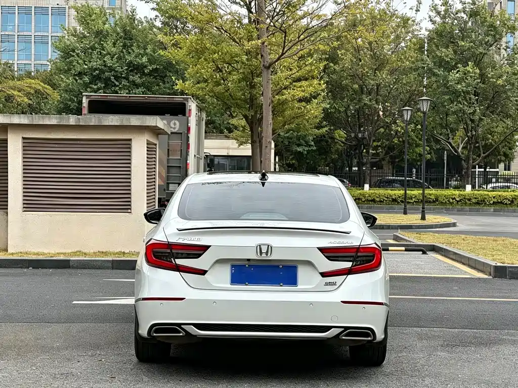 Honda Accord — фото 8