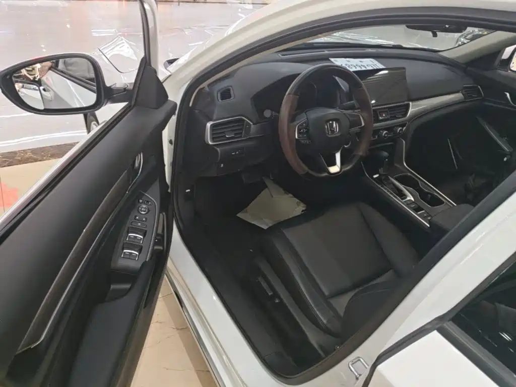 Honda Accord — фото 15