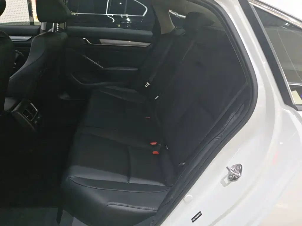 Honda Accord — фото 16