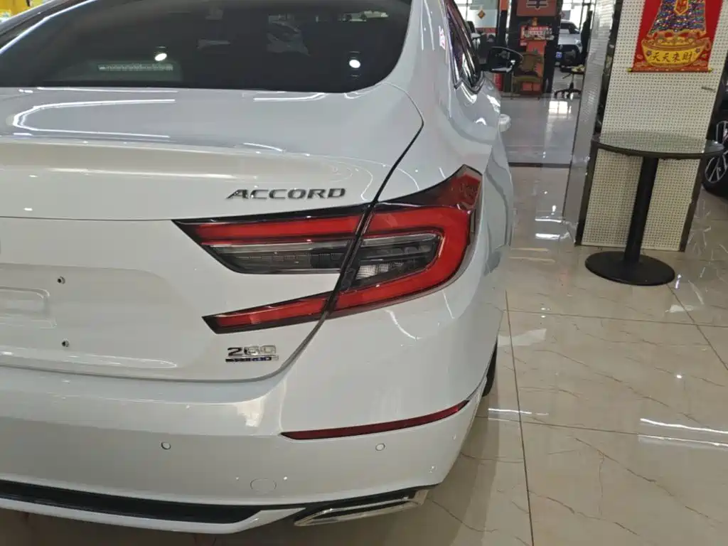 Honda Accord — фото 7