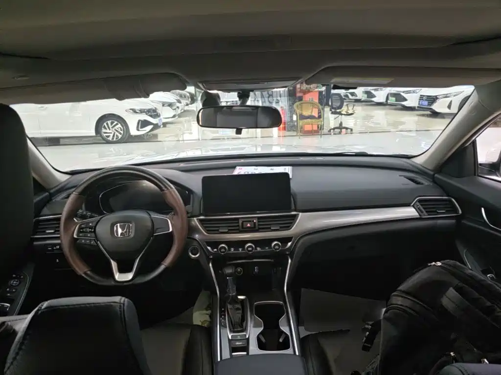 Honda Accord — фото 9