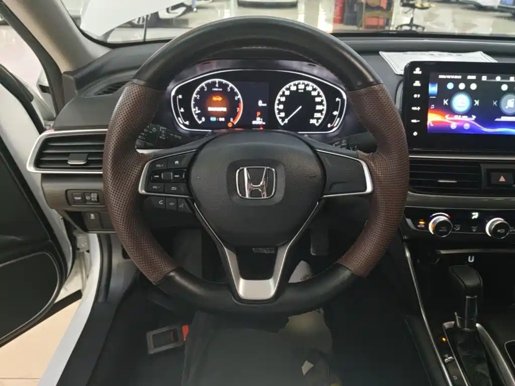 Honda Accord — фото 10