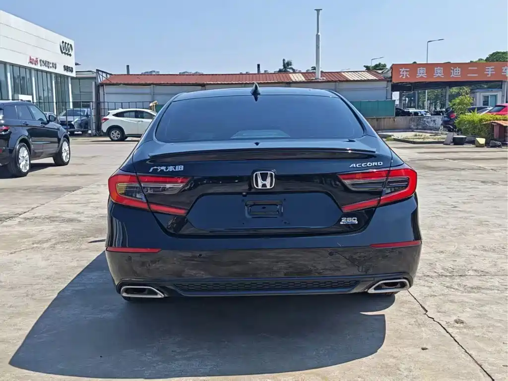 Honda Accord — фото 8
