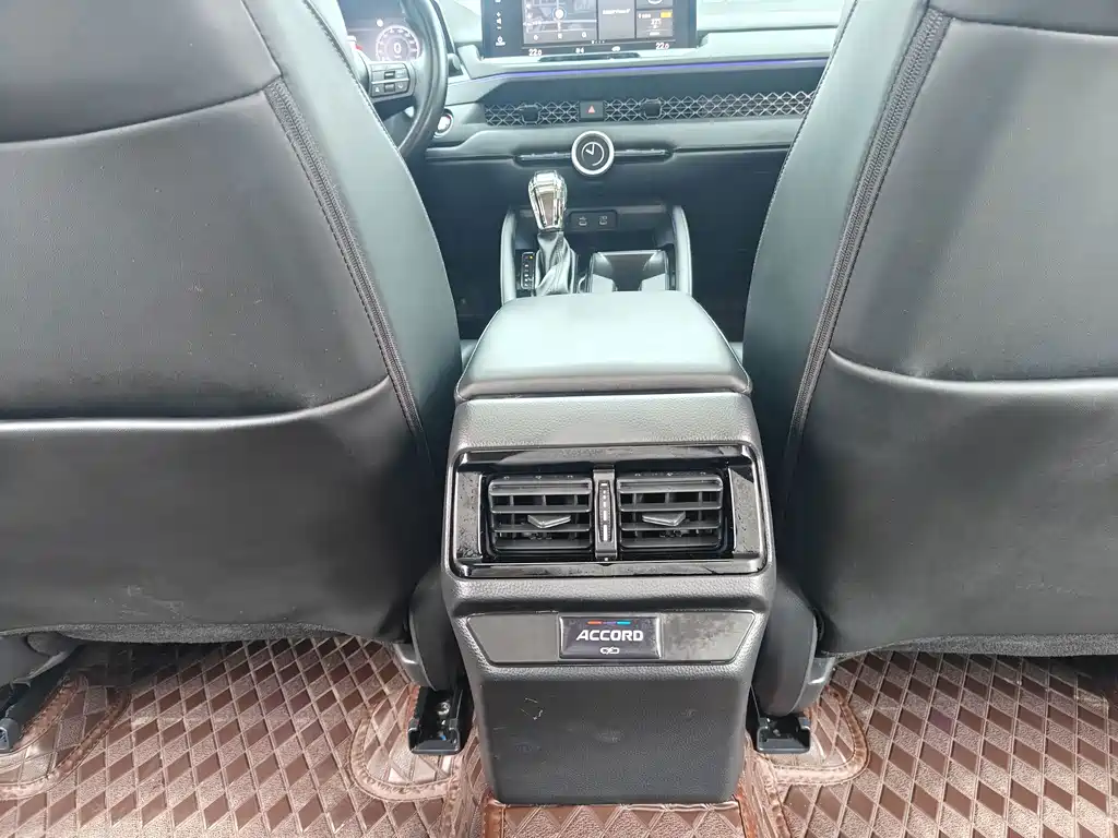 Honda Accord — фото 19