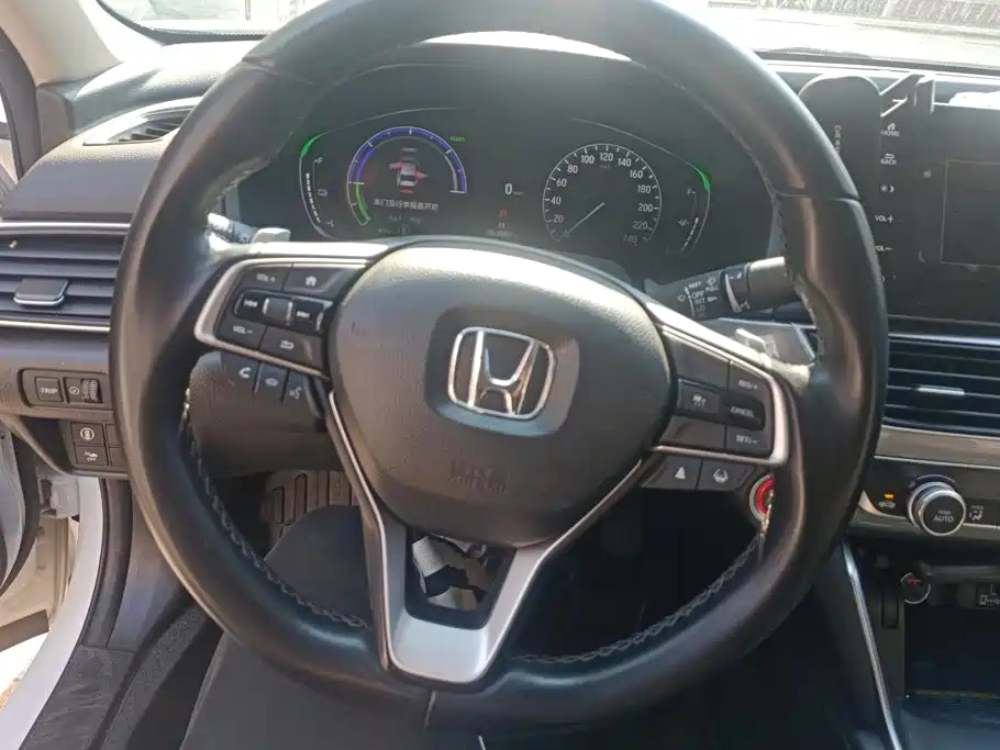 Honda Accord — фото 15
