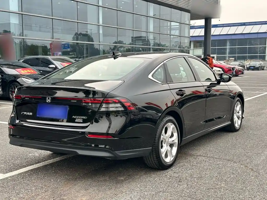 Honda Accord — фото 8