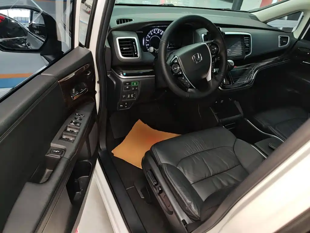 Honda Odyssey — фото 15