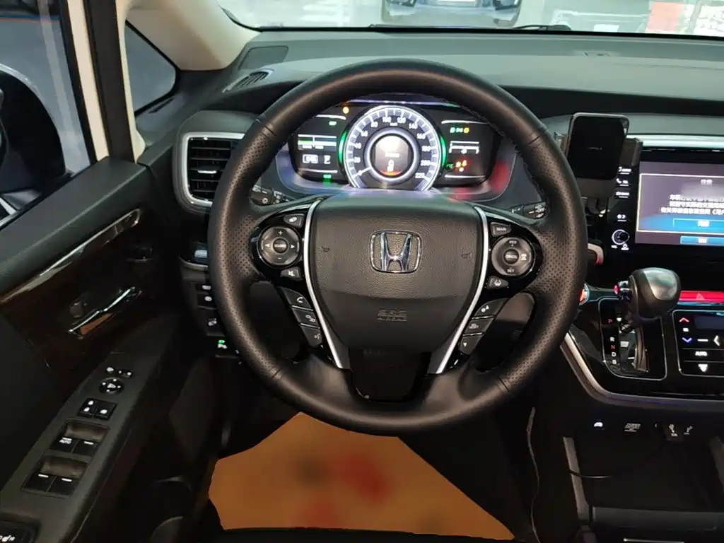 Honda Odyssey — фото 10