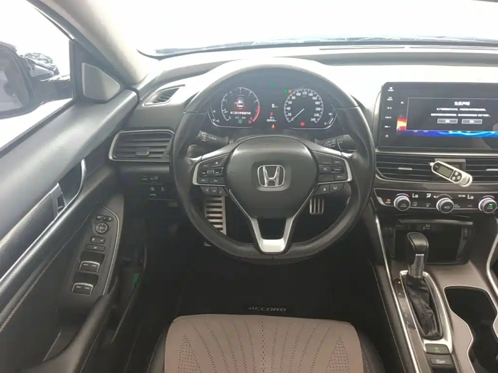 Honda Accord — фото 10