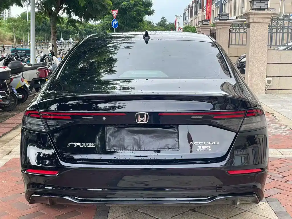 Honda Accord — фото 8