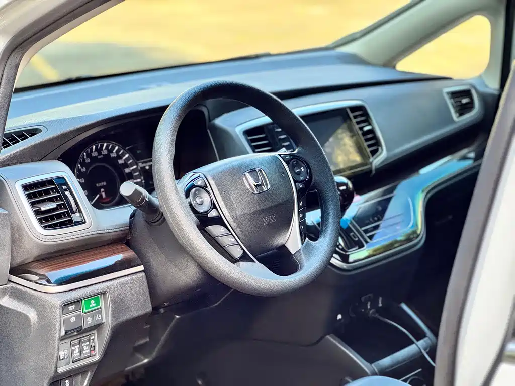 Honda Odyssey — фото 13