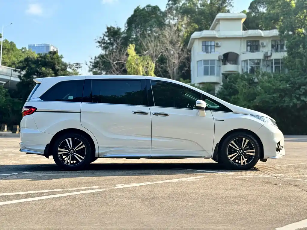 Honda Odyssey — фото 8