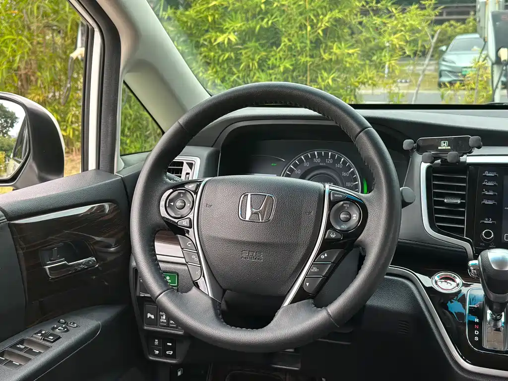 Honda Odyssey — фото 14