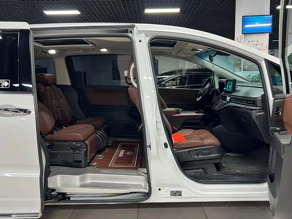 Honda Odyssey — фото 18
