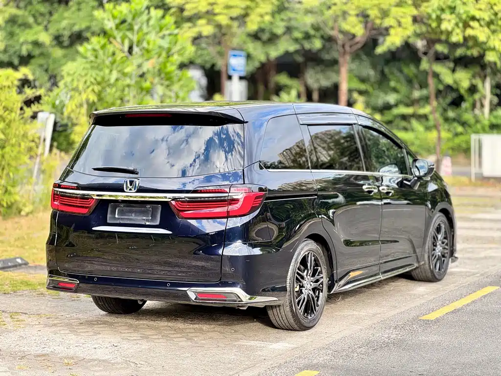 Honda Odyssey — фото 17