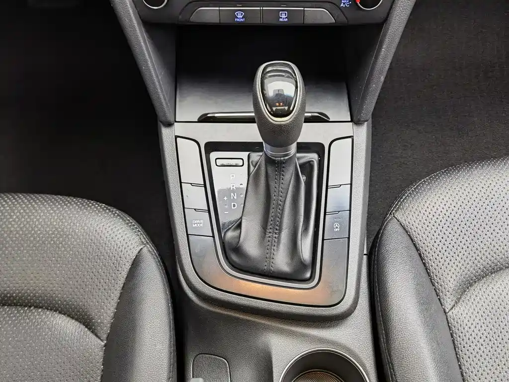 Hyundai Elantra — фото 13