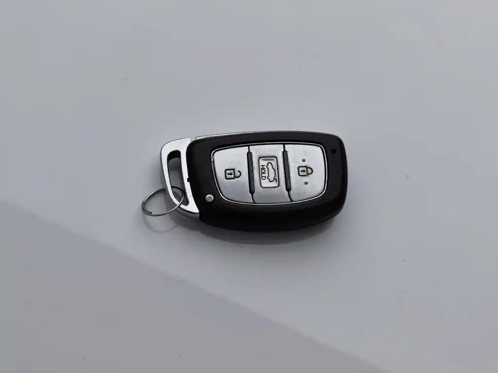 Hyundai Elantra — фото 19