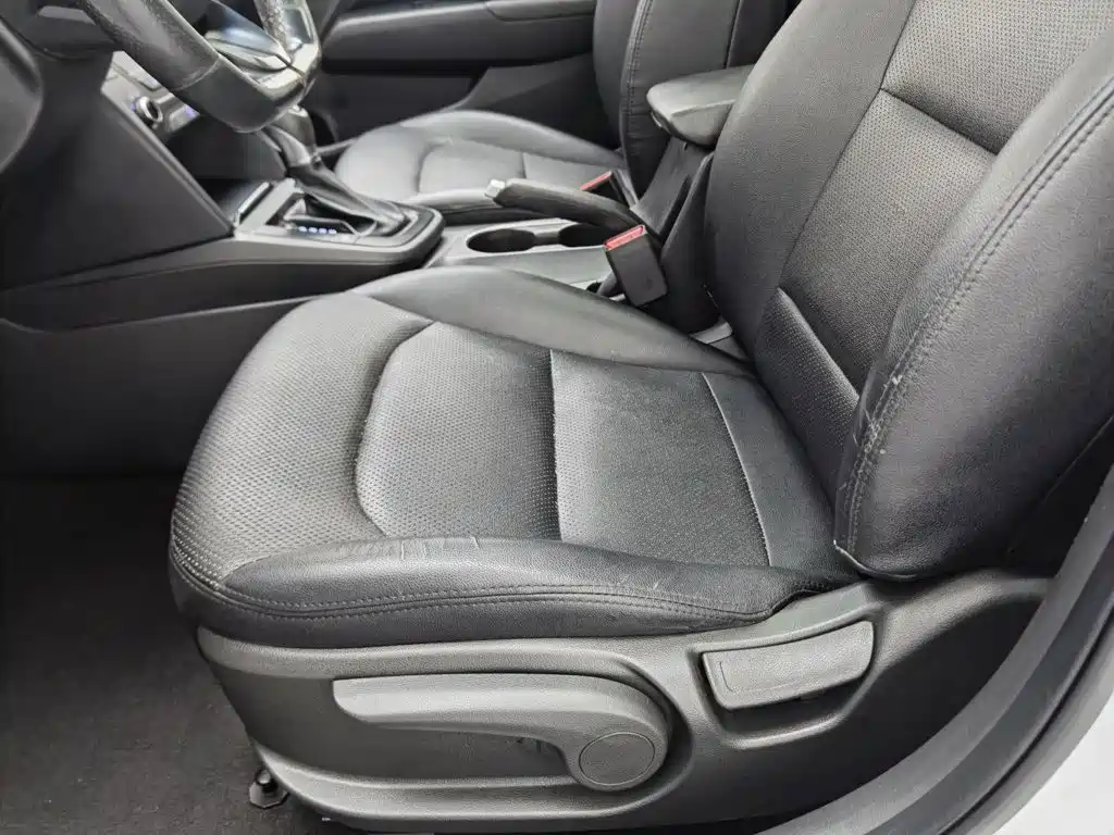 Hyundai Elantra — фото 20