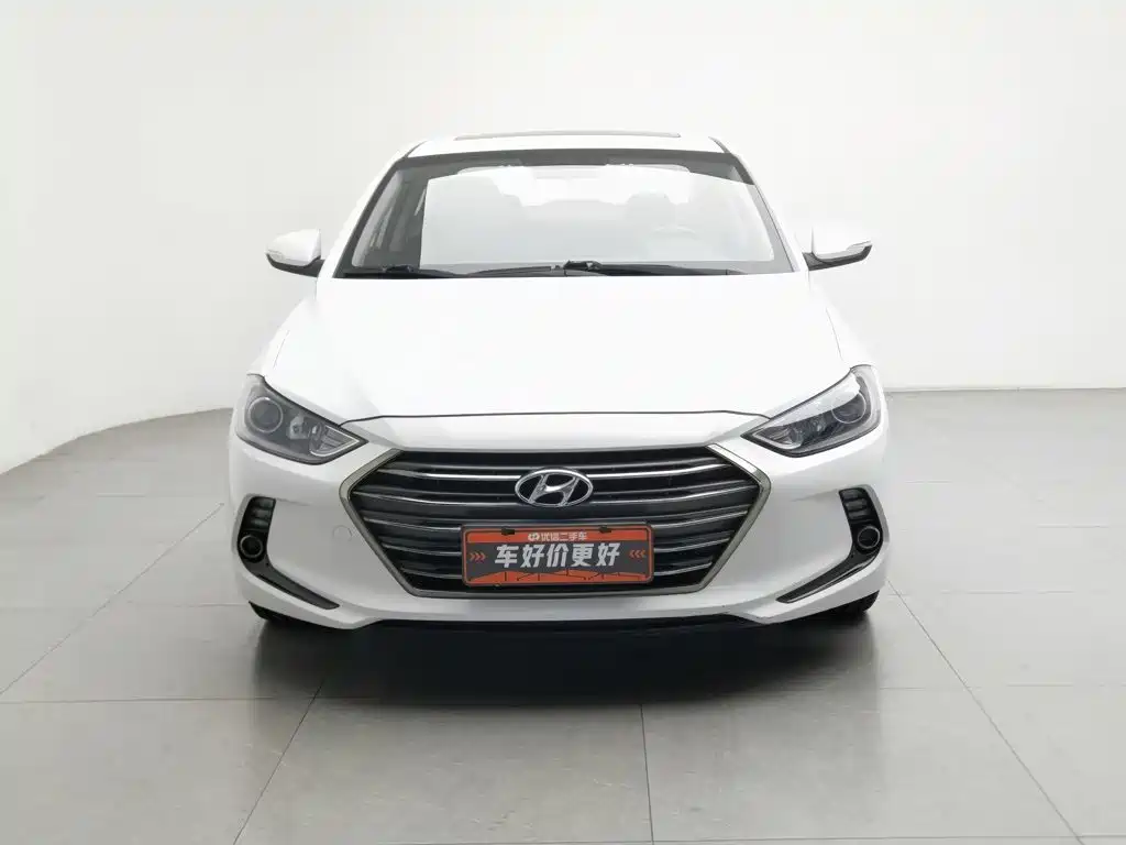 Hyundai Elantra — фото 3