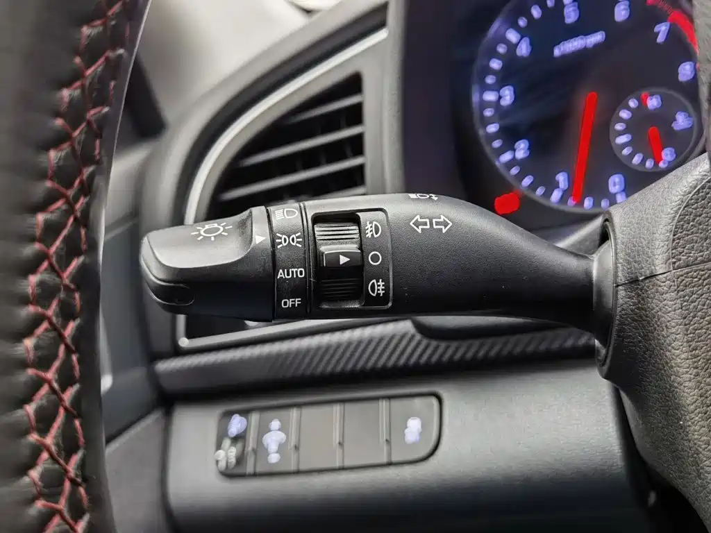 Hyundai Elantra — фото 21