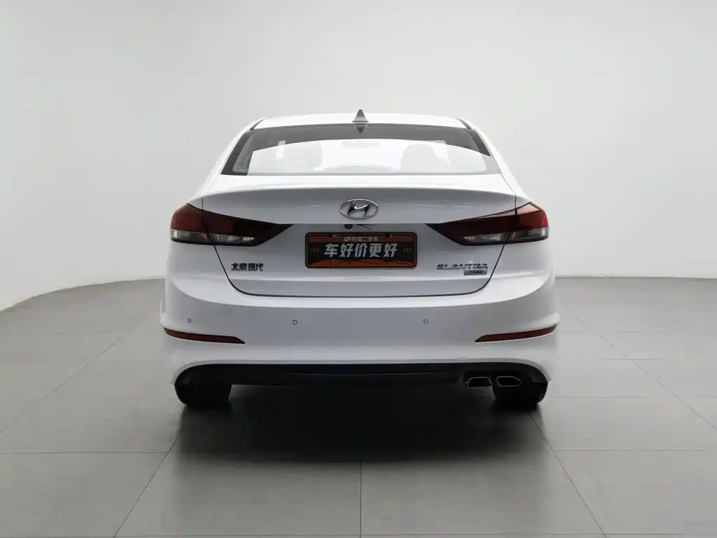 Hyundai Elantra — фото 4