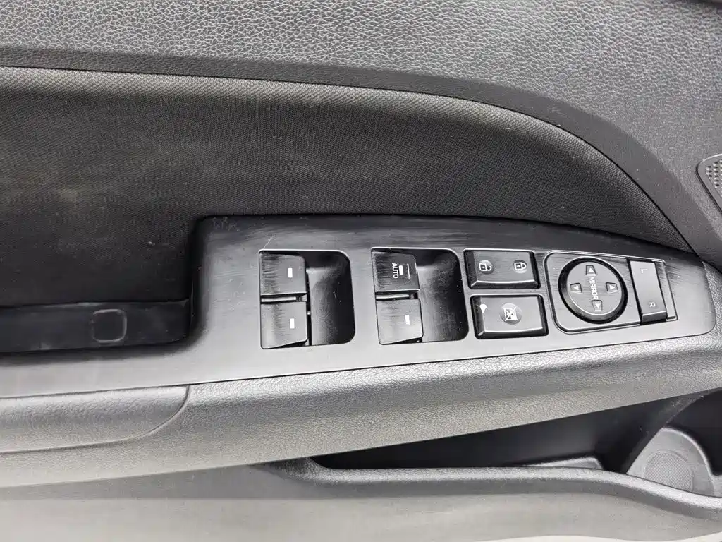 Hyundai Elantra — фото 9
