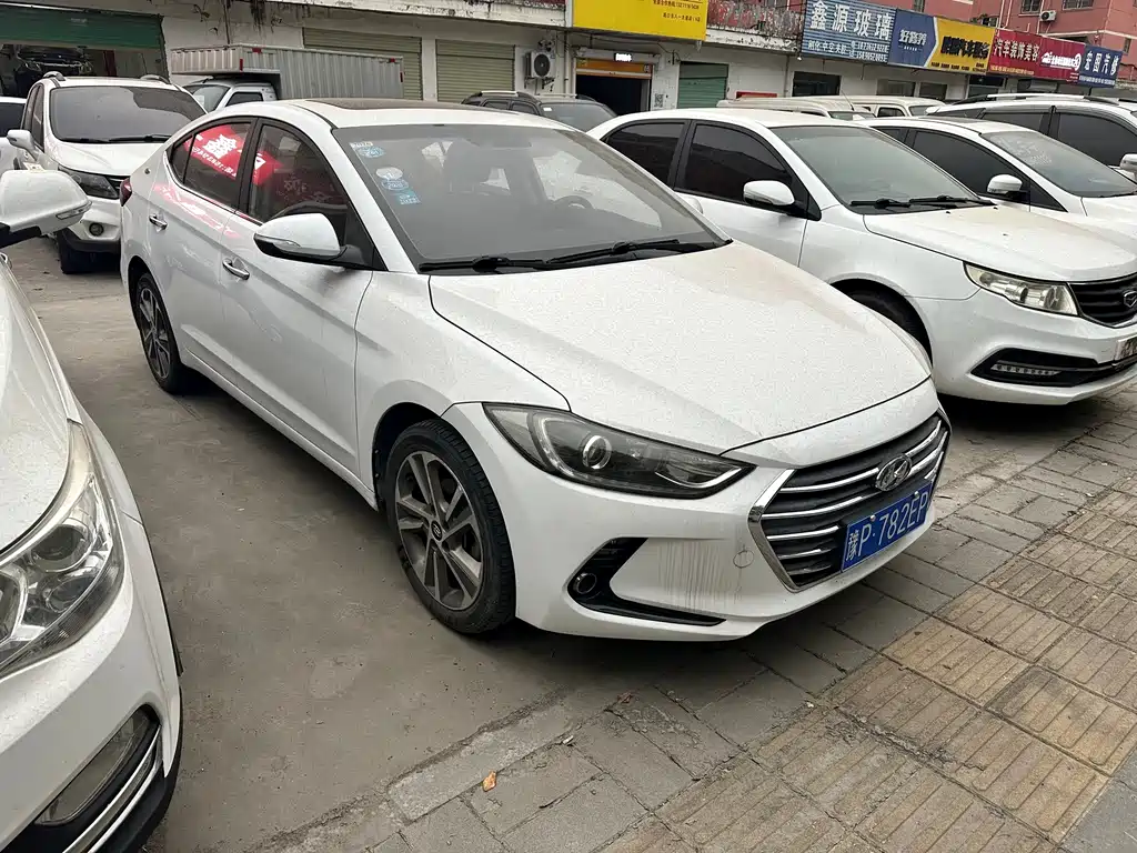 Hyundai Elantra — фото 6