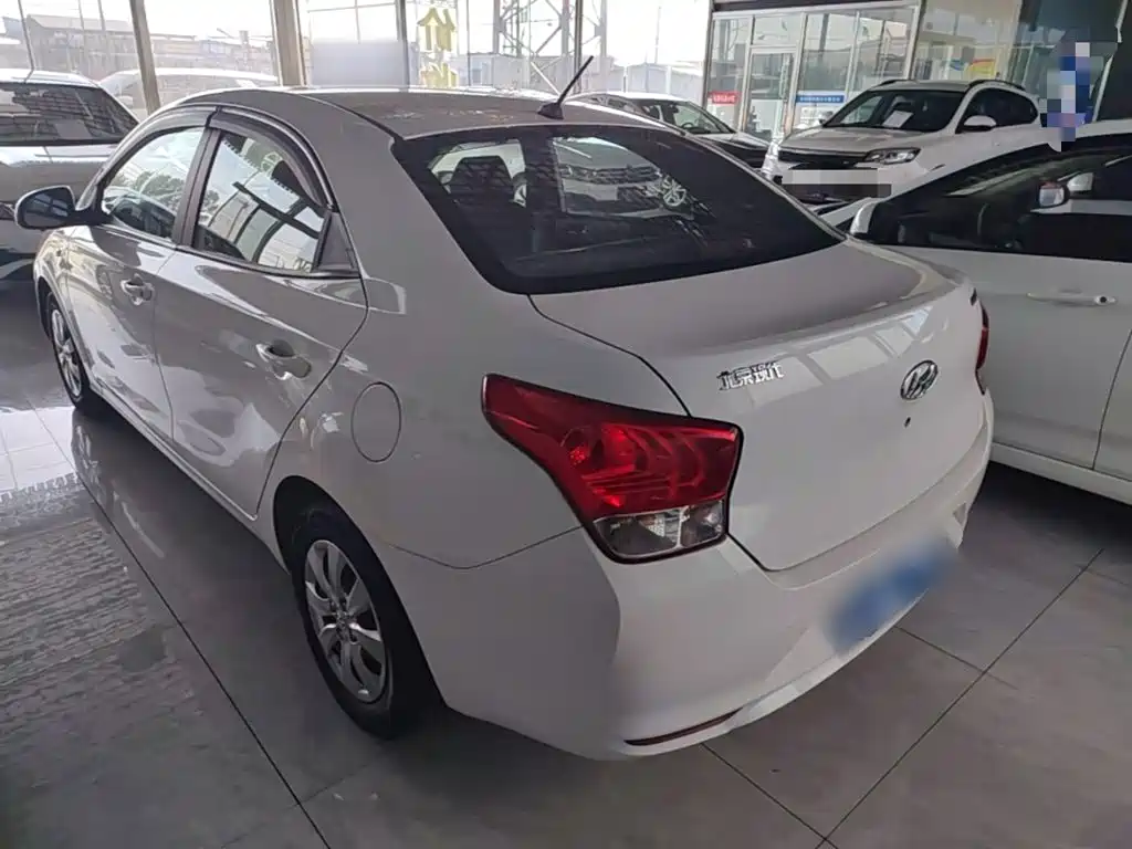 Hyundai Verna — фото 4