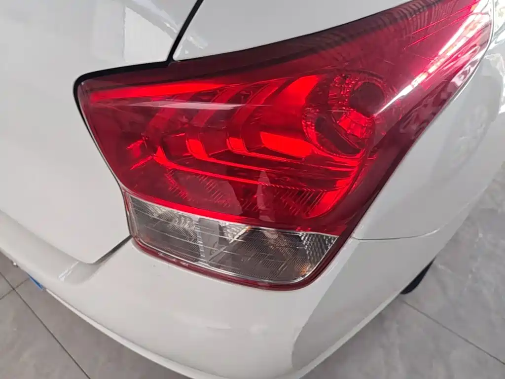 Hyundai Verna — фото 7