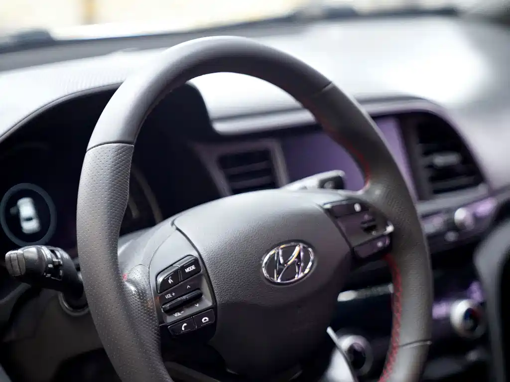 Hyundai Elantra — фото 7