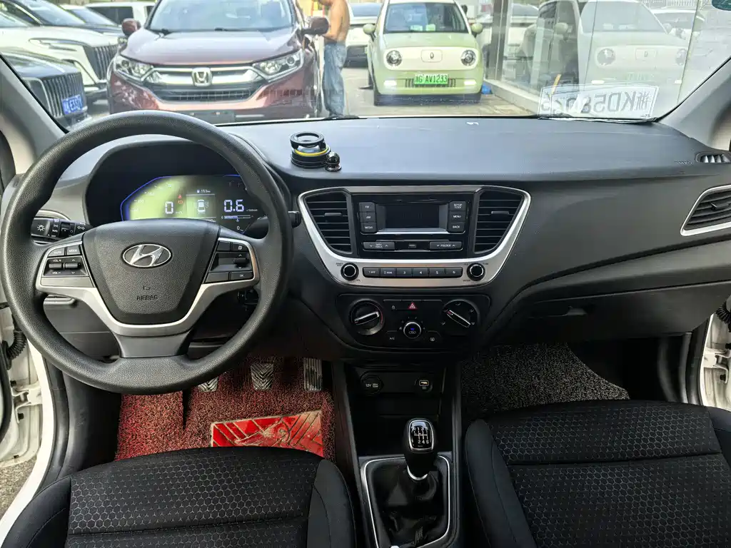 Hyundai Verna — фото 5