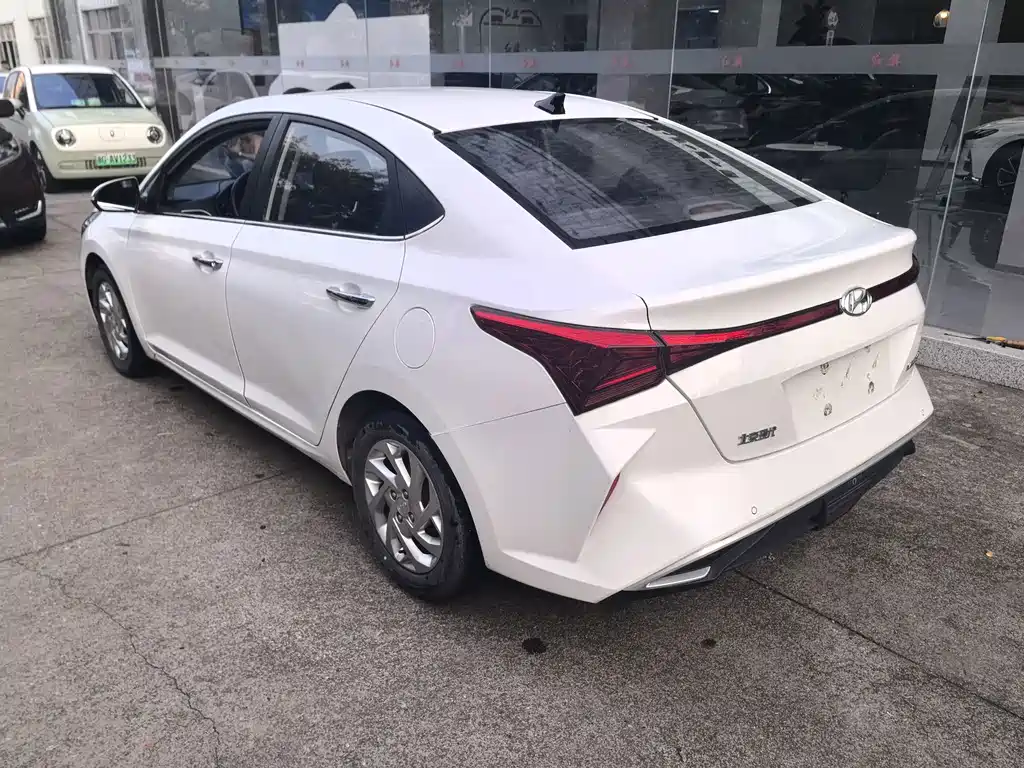 Hyundai Verna — фото 10