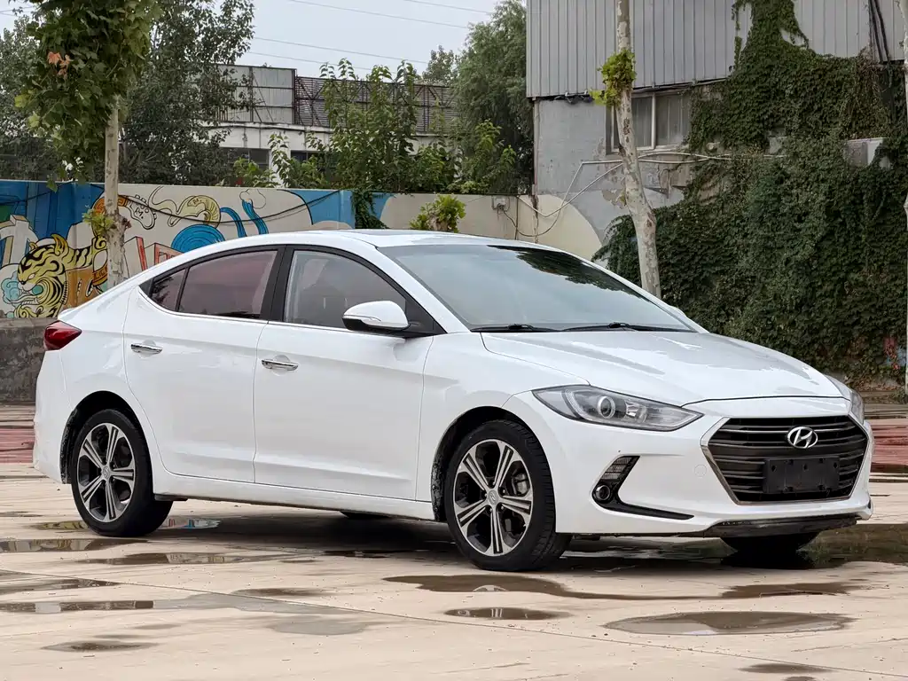 Hyundai Elantra — фото 2