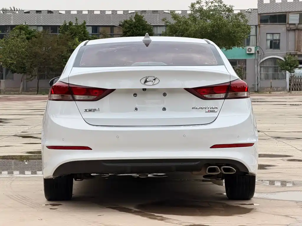 Hyundai Elantra — фото 4