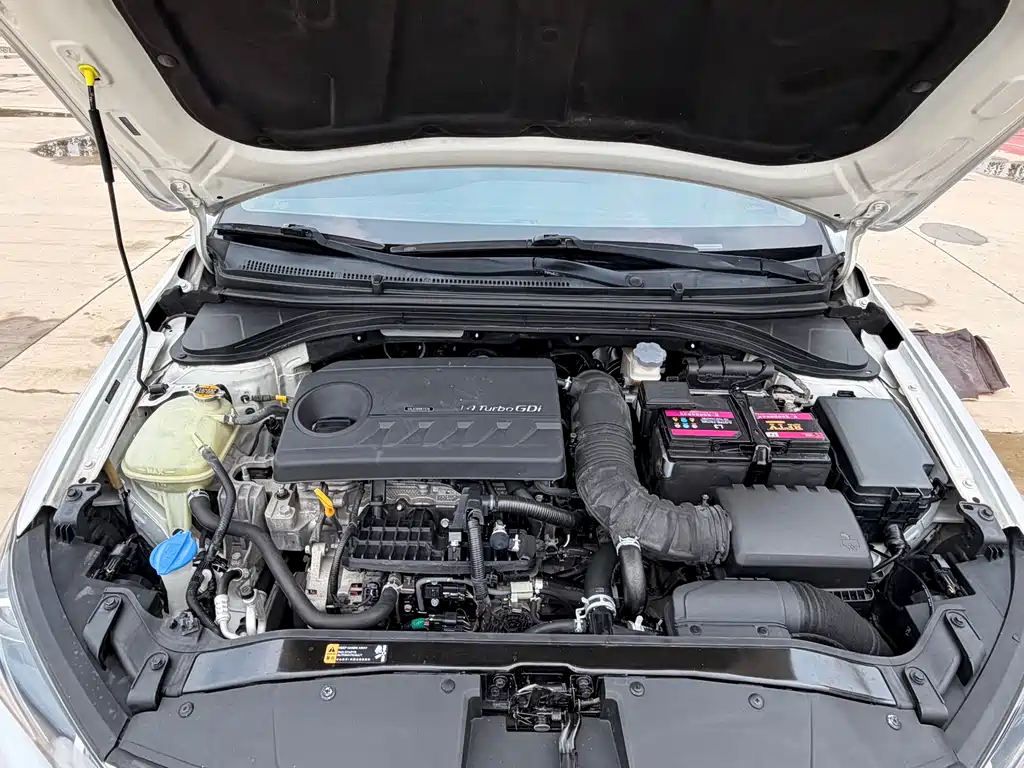 Hyundai Elantra — фото 10